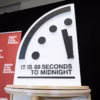 Jam Kiamat. (SAUL LOEB/AFP/GETTY IMAGES)