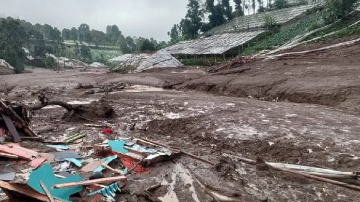 Longsor di Cisarua Bandung Barat Tewaskan 6 Orang, 84 Warga Masih Dicari (BPBD Bandung Barat)