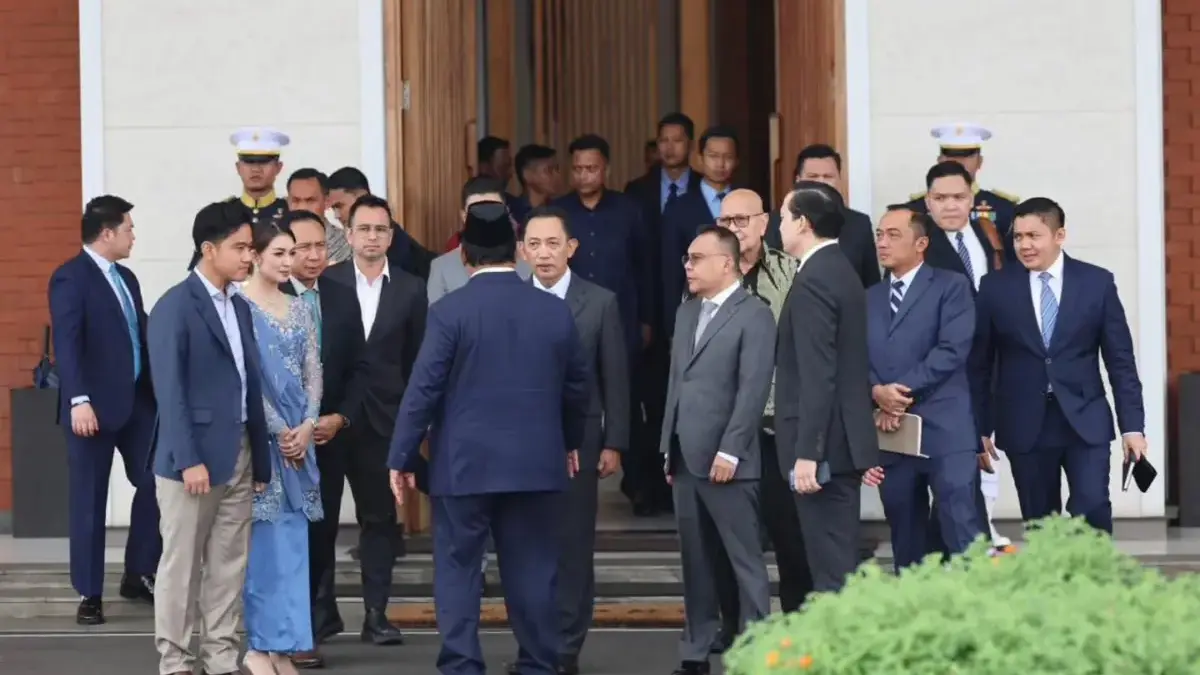 Sejumlah pejabat negara melepas keberangkatan Presiden Republik Indonesia Prabowo Subianto yang akan bertolak