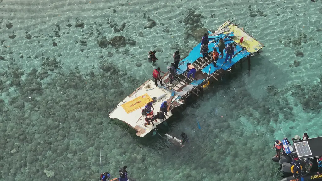 Bangkai kapal wisata KM Putri Sakinah ditemukan pada Selasa (6/1/2026) setelah 12 hari tenggelam di destinasi