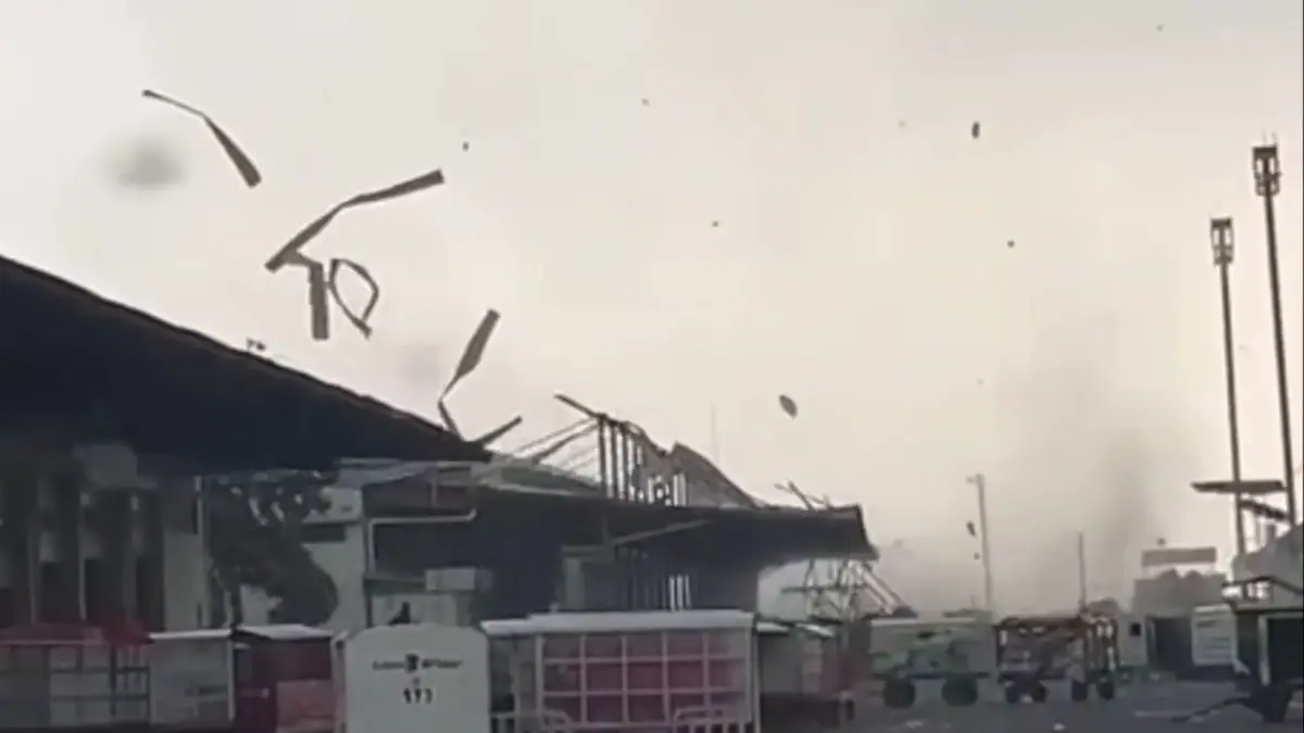 Angin Puting Beliung Hantam Area Terminal I Bandara Internasional Juanda Angin puting beliung di Bandara Juanda.(Dok Istimewa )