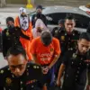 Mantan kepala Angkatan Darat Malaysia Muhammad Hafizuddeain Jantan dan kedua istrinya ditahan terkait kasus ko