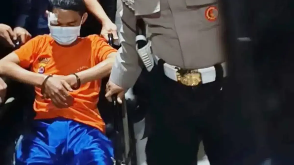 HA (31) tersangka pembunuhan anak politkus PKS Cilegon diperlihatkan saat rilis kasus di Mapolres Cilegon, Sen