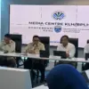 Deputi Gakkum KLH/BPLH Rizal Irawan (tengah) dalam konferensi pers terkait penegakan hukum banjir Sumatera di