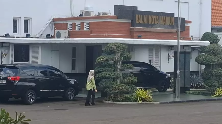Tim penyidik lembaga antirasuah menggeledah Balai Kota Madiun, menyasar langsung enam ruang kerja strategis ya