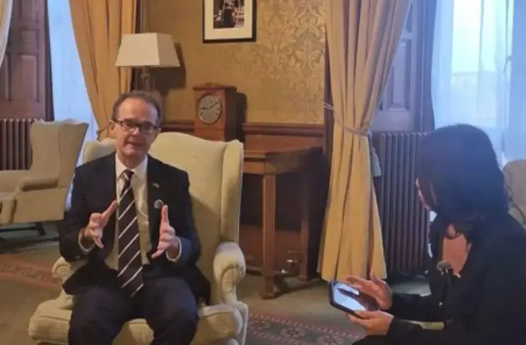 Duta besar (Dubes) Inggris untuk Indonesia Dominic Jermey memberikan keterangan terkait dengan kunjungan Presi