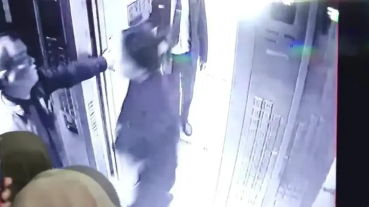 Dokter Paparkan Kondisi Lula Lahfah Saat Ditemukan di Kamar Apartemen Momen kepanikan saat Lula Lahfah ditemukan meninggal di apartemen Jaksel. (IST)