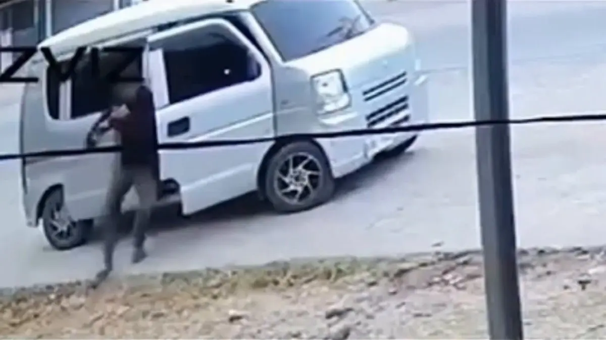 Detik-detik kelompok bersenjata menyerang konvoi Wali Kota Filipina terekam kamera, Minggu (25/1/2026). F(oto: