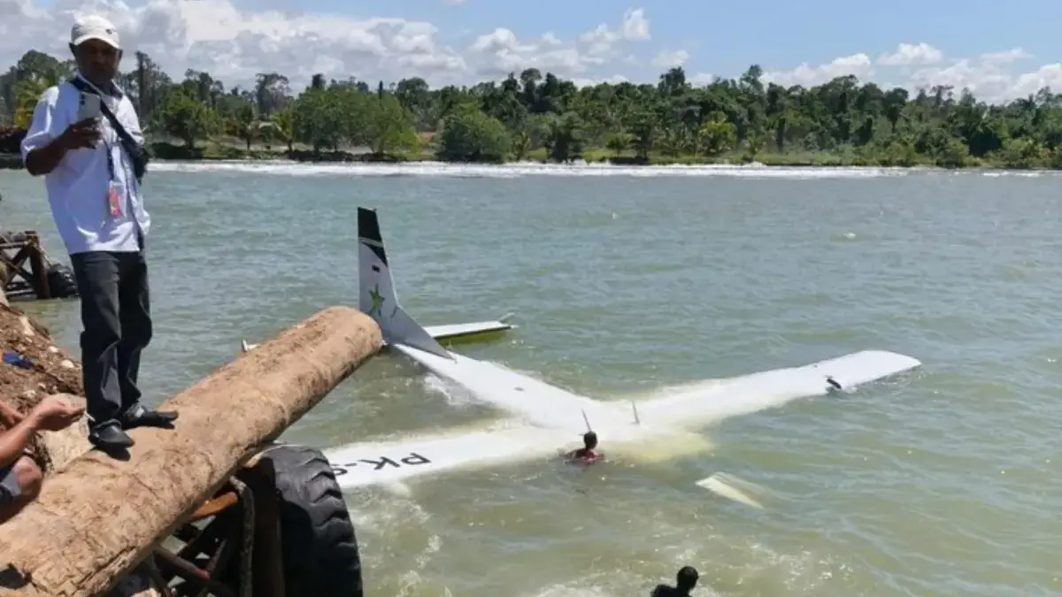 Basarnas Ungkap Kronologi Insiden Pesawat Smart Air Terjatuh di Kawasan Pantai Nabire Pesawat milik maskapai Smart Air jenis Caravan jatuh di Nabire. (IST)
