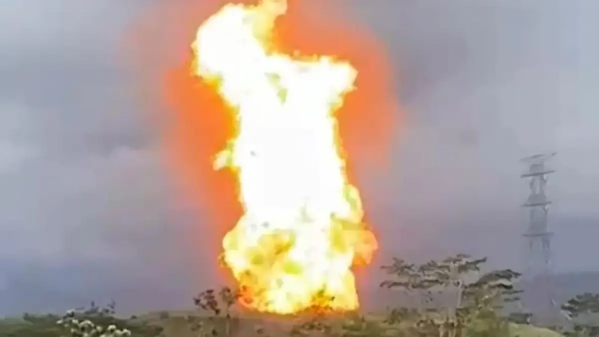 Pipa Gas Milik PT Trans Gas Indonesia di Indragiri Hilir Meledak, Kebakaran Hebat hingga Ketinggian 15 Meter Tangkapan layar ledakan pipa gas di Inhil, Riau. (dok video beredar)