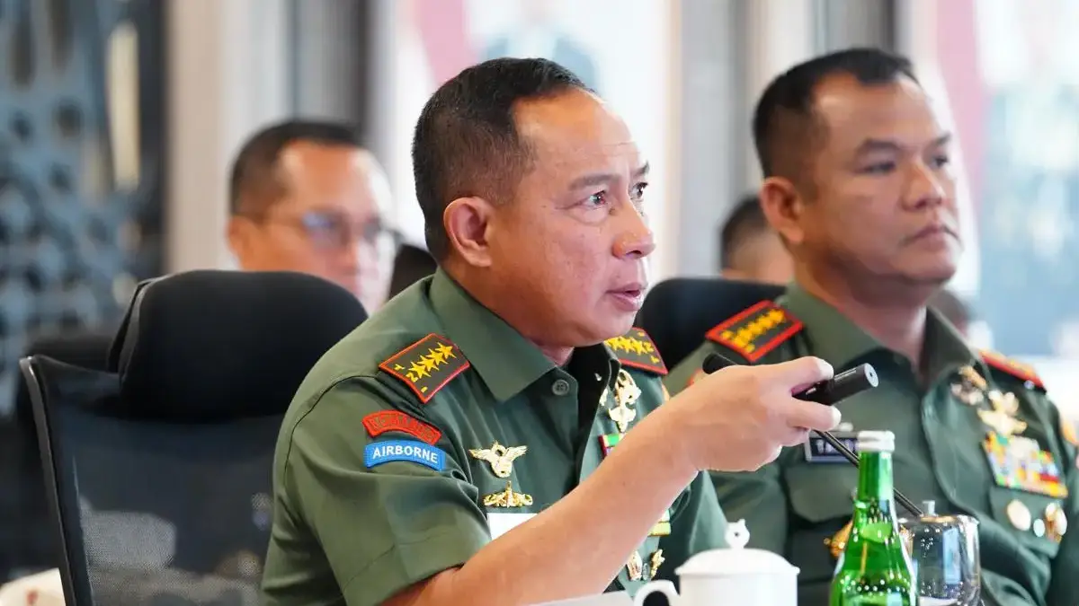 Insiden 2 Anggota Bhabinkamtibmas Tertabrak Truk TNI hingga Tewas, Panglima Agus Subiyanto: Kami Mohon Maaf Panglima TNI, Jenderal Agus Subiyanto (kiri) dan Wakil Panglima TNI, Jenderal Tandyo Budi Revita (kanan) ketik