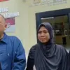 Lisnawati, ibu kandung dari NS alias Nizam, melaporkan mantan suaminya yang juga ayah almarhum NS, ke Polres S