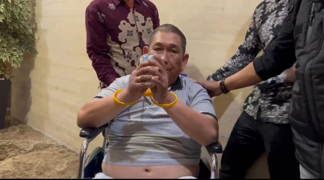 Erwin Iskandar alias Ko Erwin, pemasok narkoba ke AKBP Didik, saat digiring ke Bareskrim Polri. (Dittipidnarko