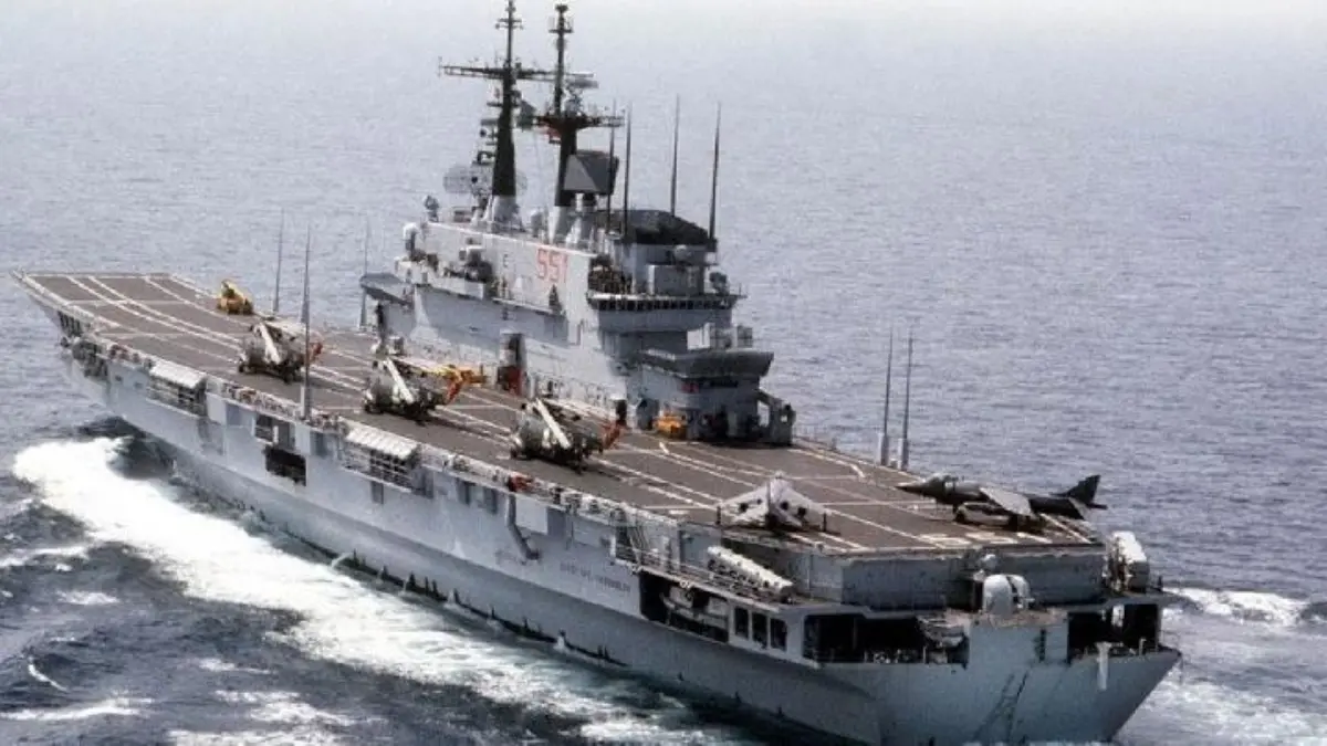 Kapal induk dengan panjang 180,2 meter ini dilengkapi dengan mesin penggerak super yang dapat menggerakkan kap