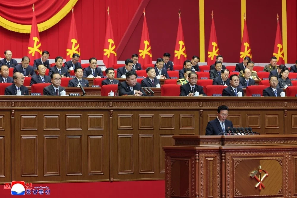 Kim Jong Un dan para delegasi mendengarkan pidato pada Kongres ke-9 Partai Buruh Korea. (Foto: KCNA)