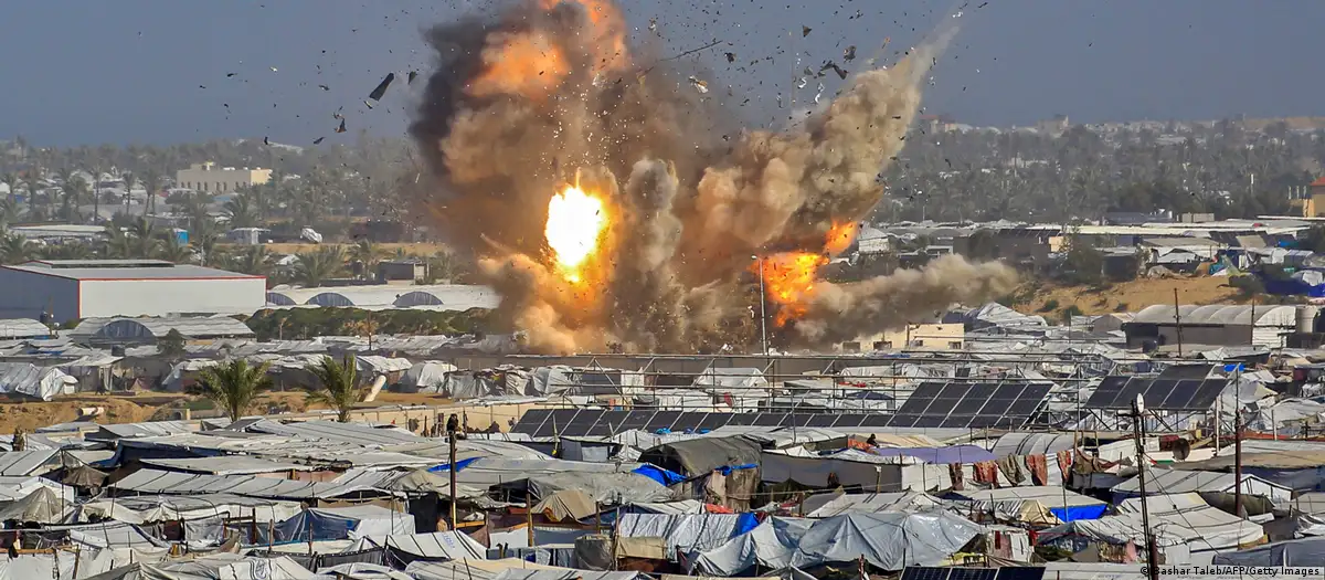 Satu serangan menghantam sebuah tenda yang menampung pengungsi Palestina di ⁠Khan Younis. (Bashar Taleb/AFP/Ge