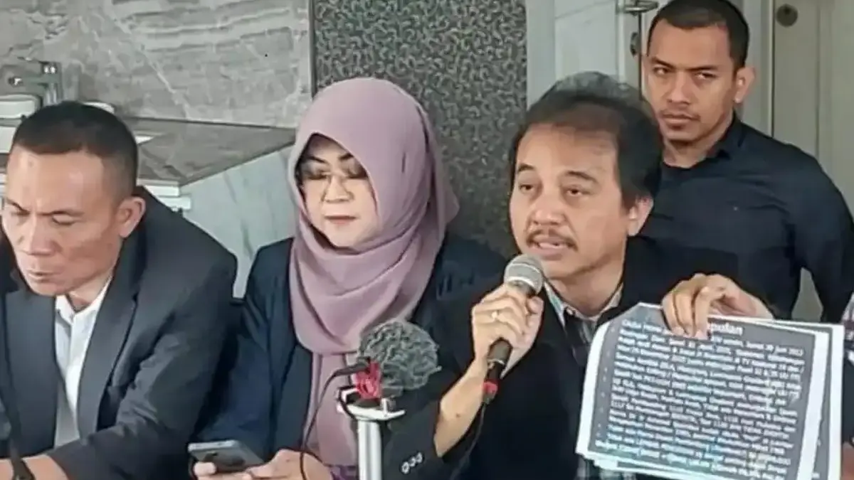 Roy Suryo, Rismon Hasiholan Sianipar, dan Tifauziah Tyassuma