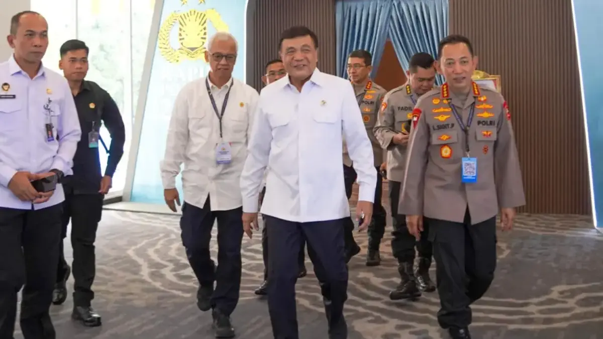 Pengamanan Bandara Korowai Batu Diperketat Usai Penembakan Pesawat Smart Air Menteri Koordinator Bidang Politik dan Keamanan Jenderal TNI (Purn.) Djamari Chaniago menyampaikan sambutan da
