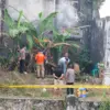 Lokasi penemuan mayat ibu dan anak yang diduga dibakar di kolam eks Aspol Jombang. (ISTIMEWA)