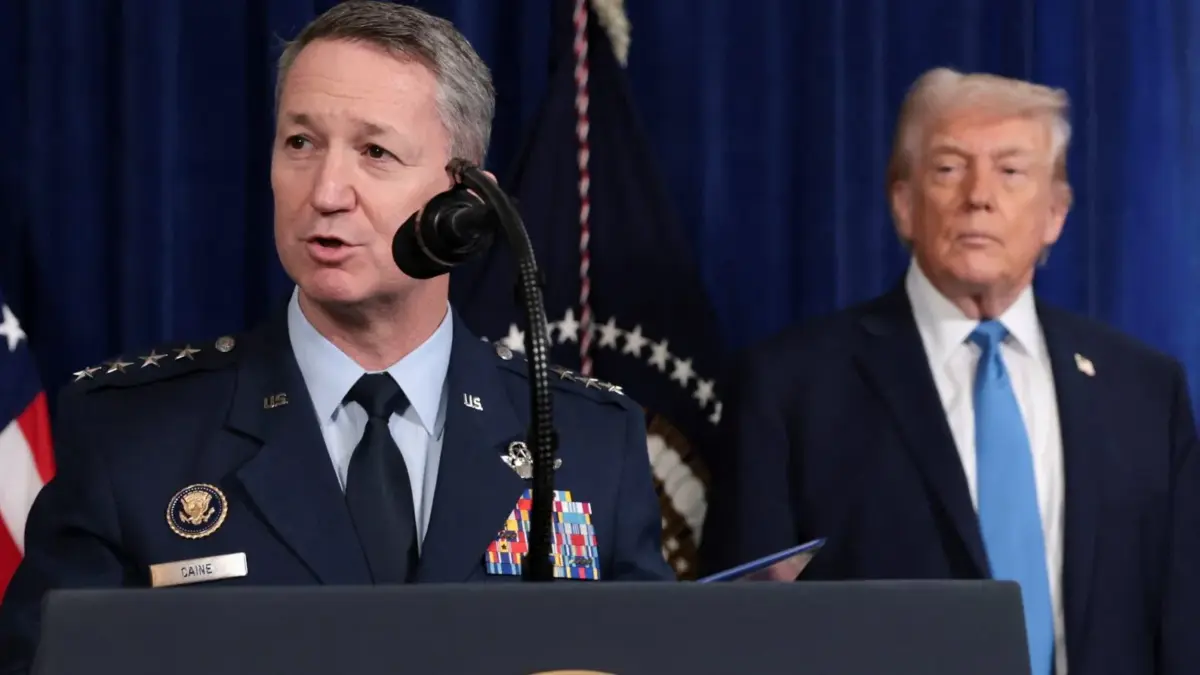 The Washington Post: Jenderal Dan Caine Berselisih Paham dengan Trump Soal Rencana Serangan ke Iran Jenderal Dan Caine dan Presiden Amerika Serikat Donald Trump (Reuters/Jonathan Ernst)