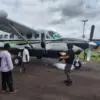 Olah TKP kasus penembakan pesawat Smart Air di Bandara Korowai, Papua Selatan. (IST)