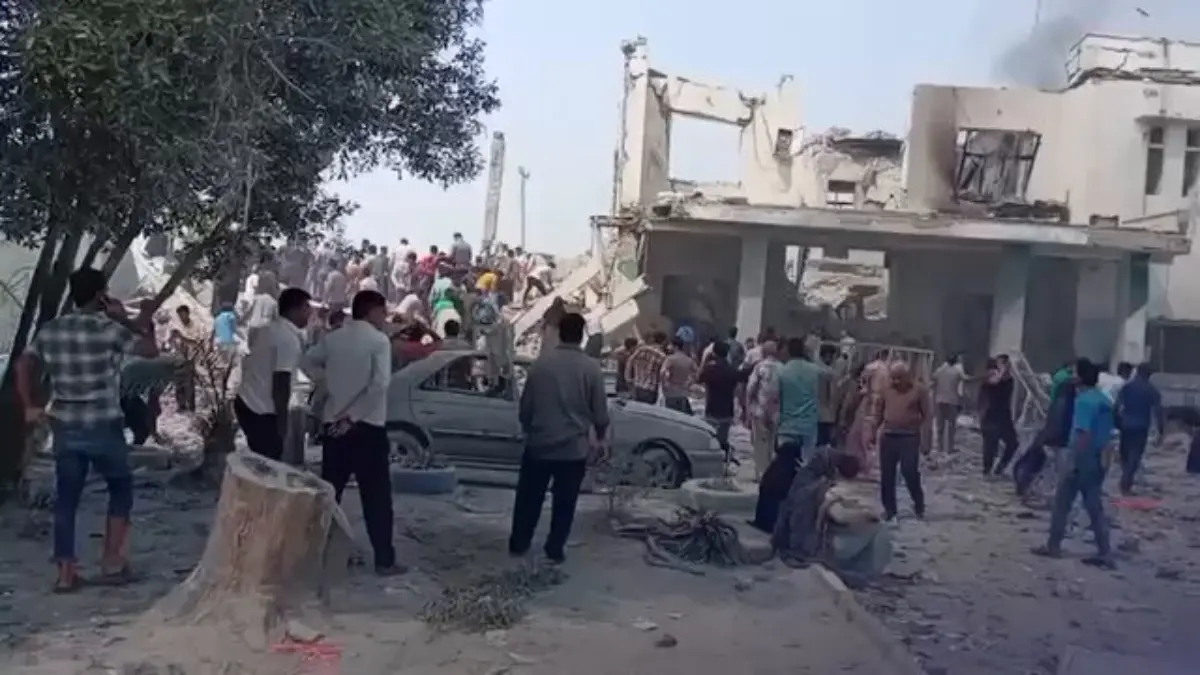 Serangan Israel ke Iran Sasar SD Putri Kota Minab Tewaskan 51 Orang 60 Korban Luka-luka Tayangan stasiun televisi Iran, IRIB, memperlihatkan situasi setelah serangan Iran ke Sekolah Dasar (SD) putri