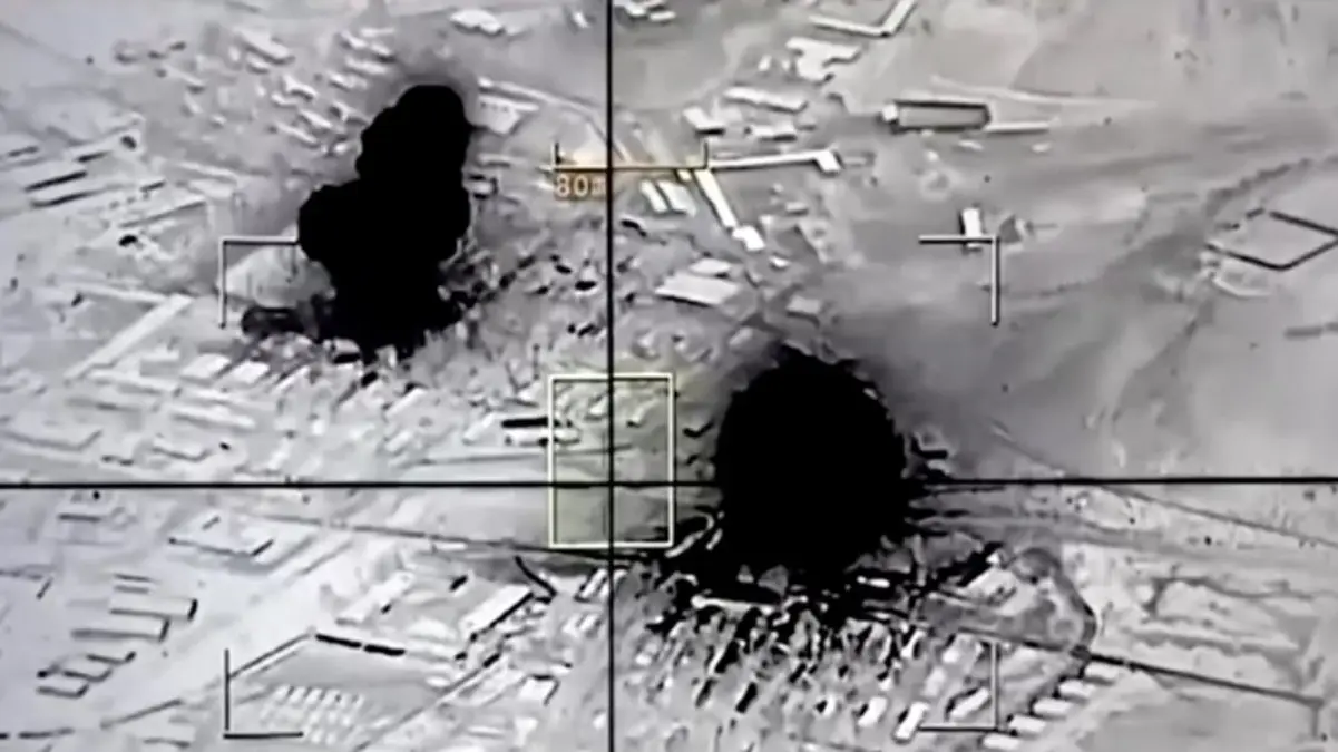 Apa Sebab 2 Negara Islam Pakistan Afghanistan Perang Terbuka di Bulan Ramadan? Asap mengepul setelah apa yang dikatakan pejabat Pakistan dan Taliban sebagai serangan Pakistan, di Kabul, Afg