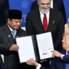 Presiden Prabowo Subianto di hadapan Presiden Amerika Serikat, Donald Trump dan para delegasi lainnya dalam In