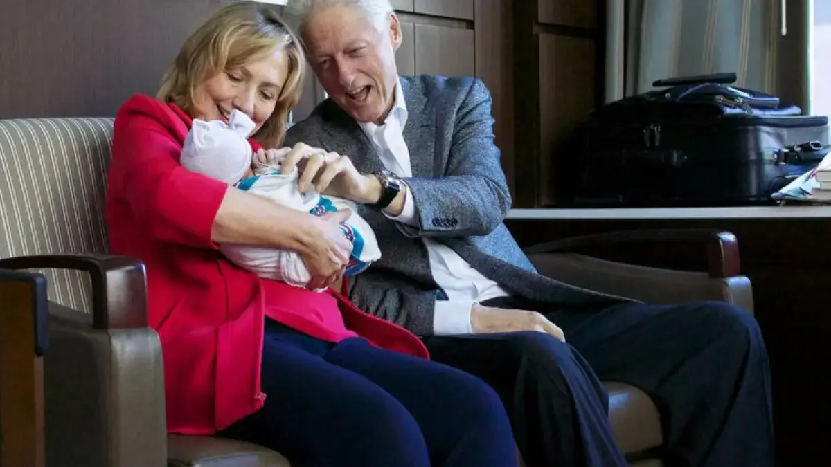 Hillary dan Bill Clinton. (Jon Davidson, Kantor Presiden Clinton)