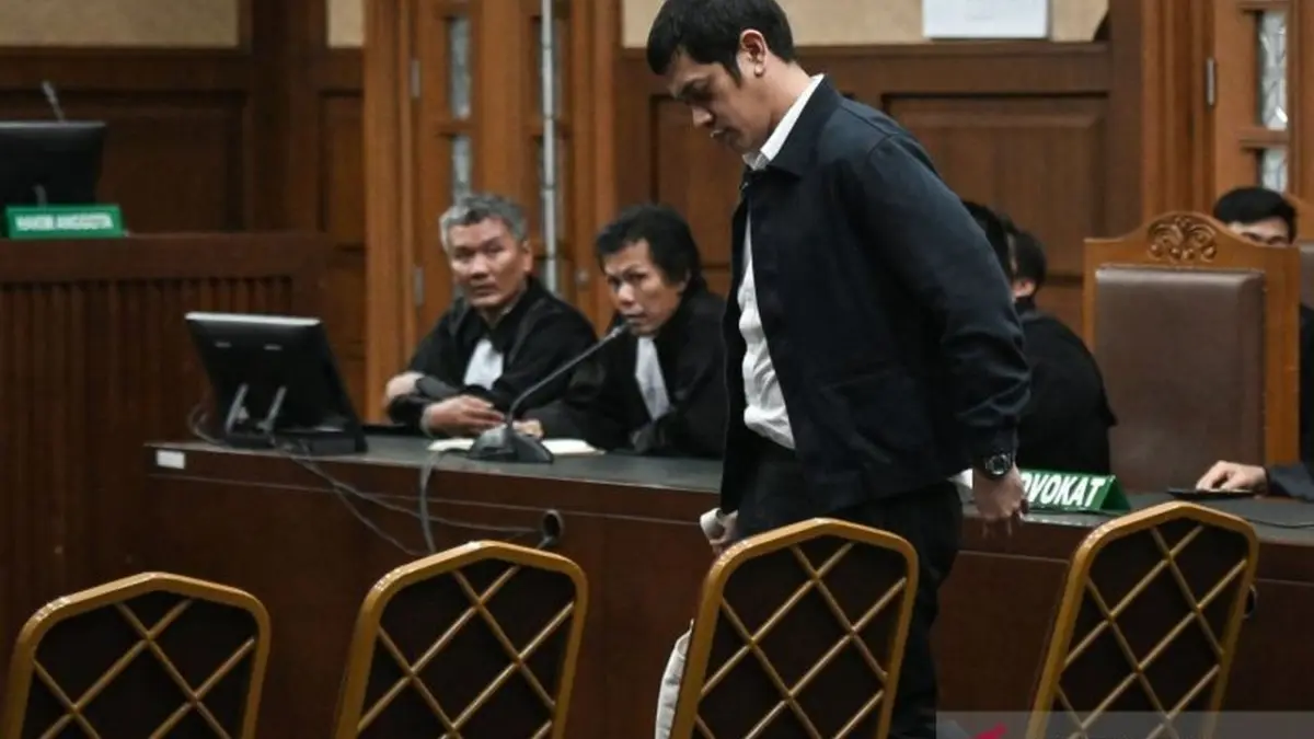 Terdakwa kasus dugaan korupsi tata kelola minyak mentah Muhamad Kerry Adrianto Riza