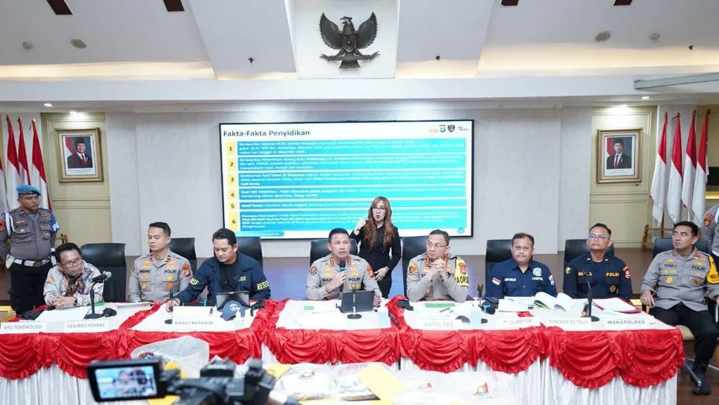 Konferensi pers Polres Metro Jakarta Utara terkait pembunuhan berencana satu keluarga dengan cara meracuni, Ju
