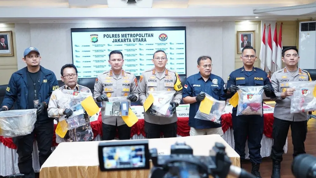 Konferensi pers Polres Metro Jakarta Utara terkait kasus pembunuhan satu keluarga di Warakas, Jumat (6/2/2026)
