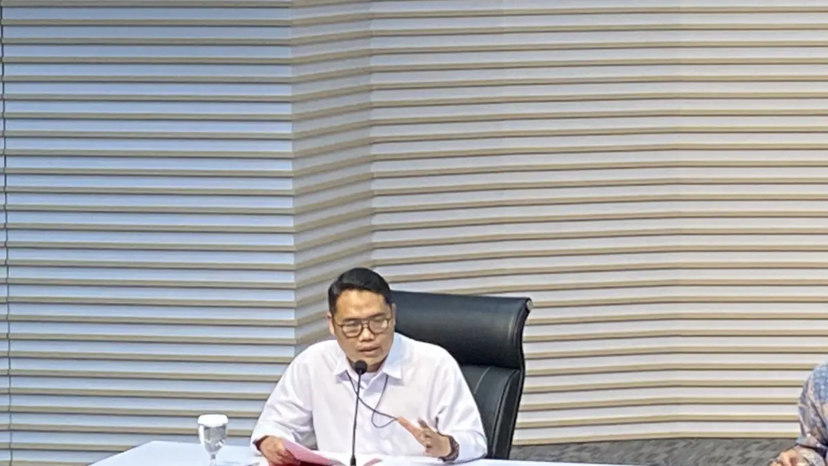 Plt Deputi Penindakan dan Eksekusi KPK Asep Guntur Rahayu, menyampaikan perkembangan perkaea korupsi, di Gedun