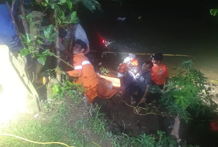 Warga Asyik Mancing Temukan Mayat Tanpa Identitas Mengambang di Kali Ciliwung Warga di sekitar bantaran Kali Ciliwung Jagakarsa, Jakarta Selatan dihebohkan dengan temuan mayat yang mengamb