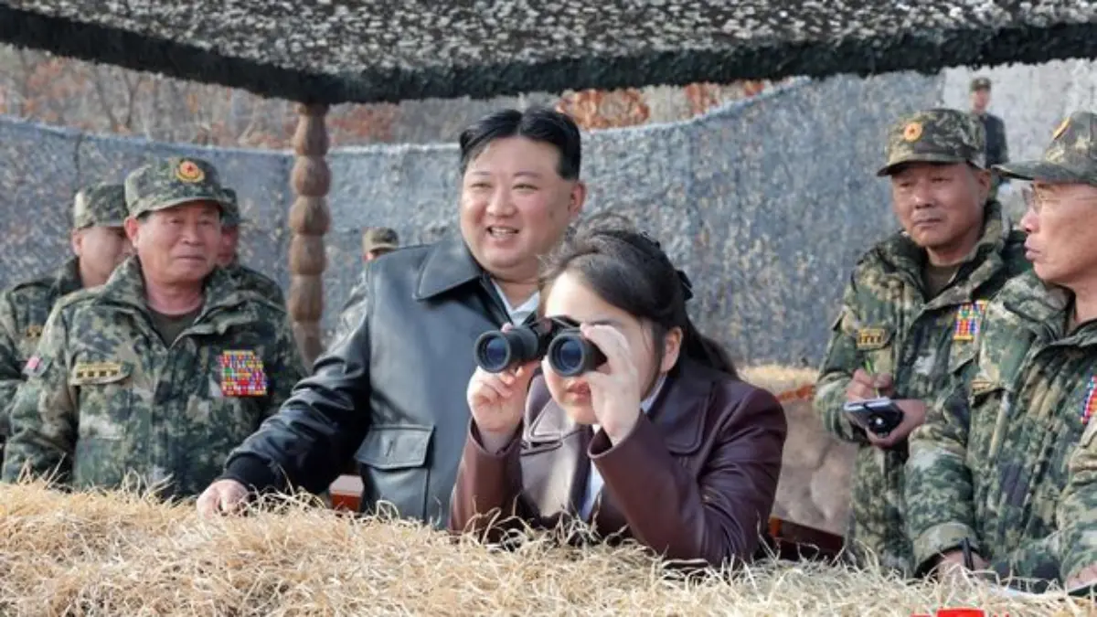 Siapa Sosok Kim Ju Ae Penerus Kim Jon Un? Kim Jong Un dan Kim Ju Ae pada Maret 2024 (KCNA via REUTERS)