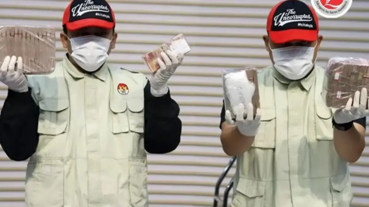 Barang bukti uang tunai dan emas ditunjukkan KPK dalam konferensi pers OTT pejabat Bea Cukai, Kamis (5/2), di