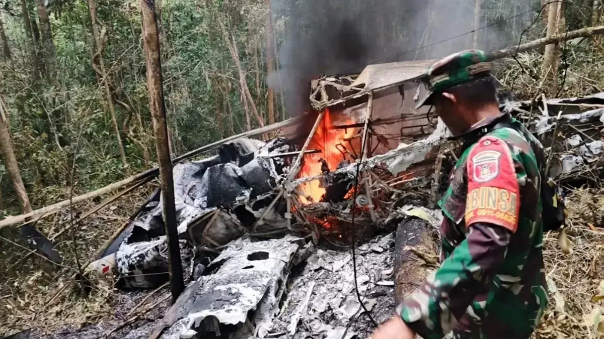 Kecelakaan pesawat Pelita Air yang mengangkut BBM, di dataran tinggi Krayan, Kabupaten Nunukan, Kalimantan Uta