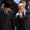 Raja Abdullah II dari Yordania menyambut Presiden Indonesia Prabowo Subianto di Istana Basman di Amman, Yordan