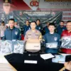 Kapolres Cimahi AKBP Niko N. Adi Putra saat melakukan konferensi pers di Cimahi, Jawa Barat, Minggu (15/2/2026