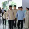 Presiden Prabowo Subianto (dua kiri) menyambut kedatangan Presiden Ke-6 RI Susilo Bambang Yudhoyono (kiri) bes