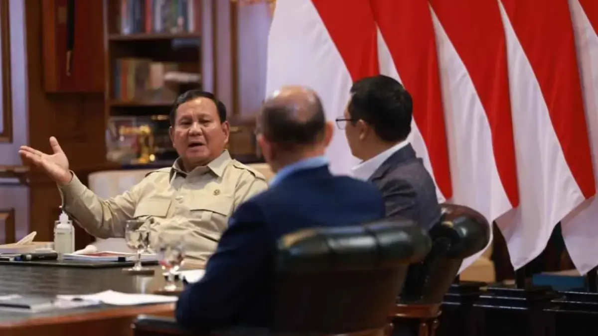Ingatkan Jajaran Pemda, Prabowo: Jangan Nantang-nantang Pemerintah Pusat Prabowo dalam sesi tanya jawab bersama jurnalis di kediamannya Hambalang, Bogor, Kamis (19/3/2026). (Instagram