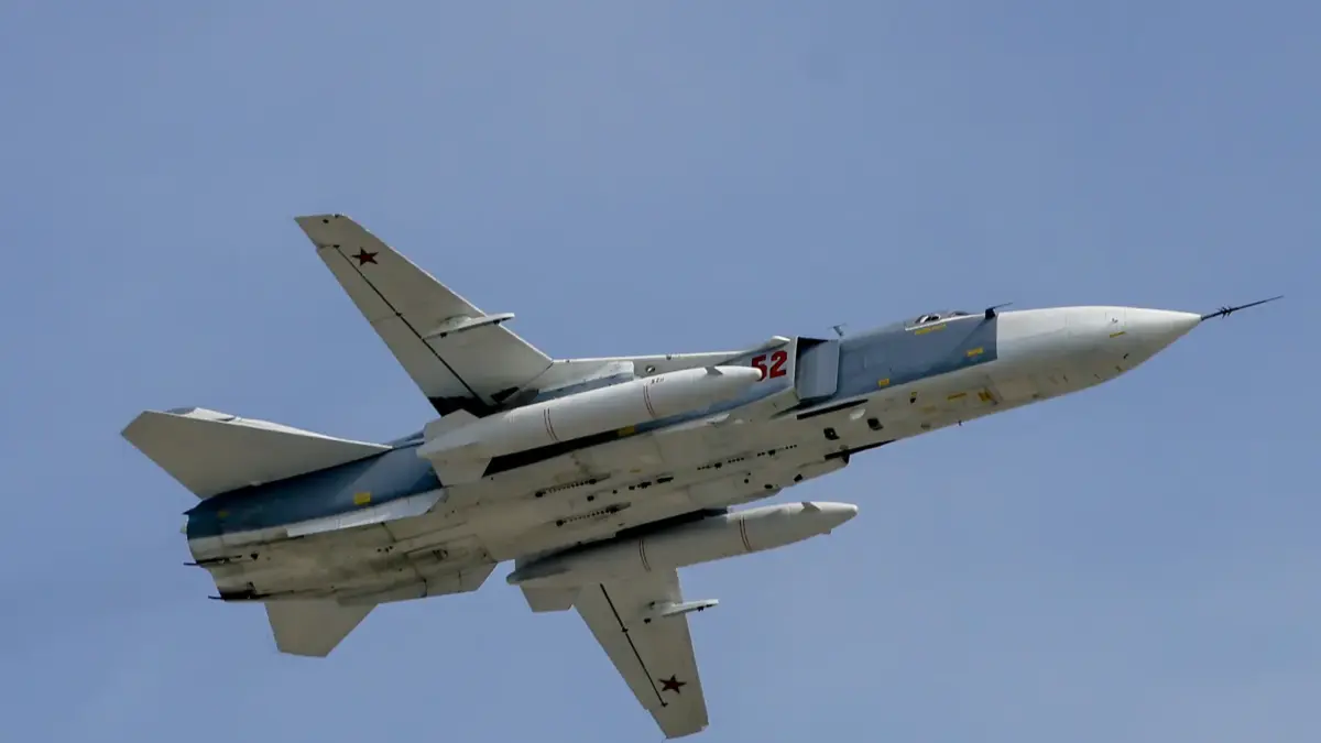 Qatar Konfirmasi Angkatan Udaranya Tembak Jatuh 2 Jet Tempur Su-24 Milik Iran Jet Tempur Su-24. (Anadolu/Getty Images)