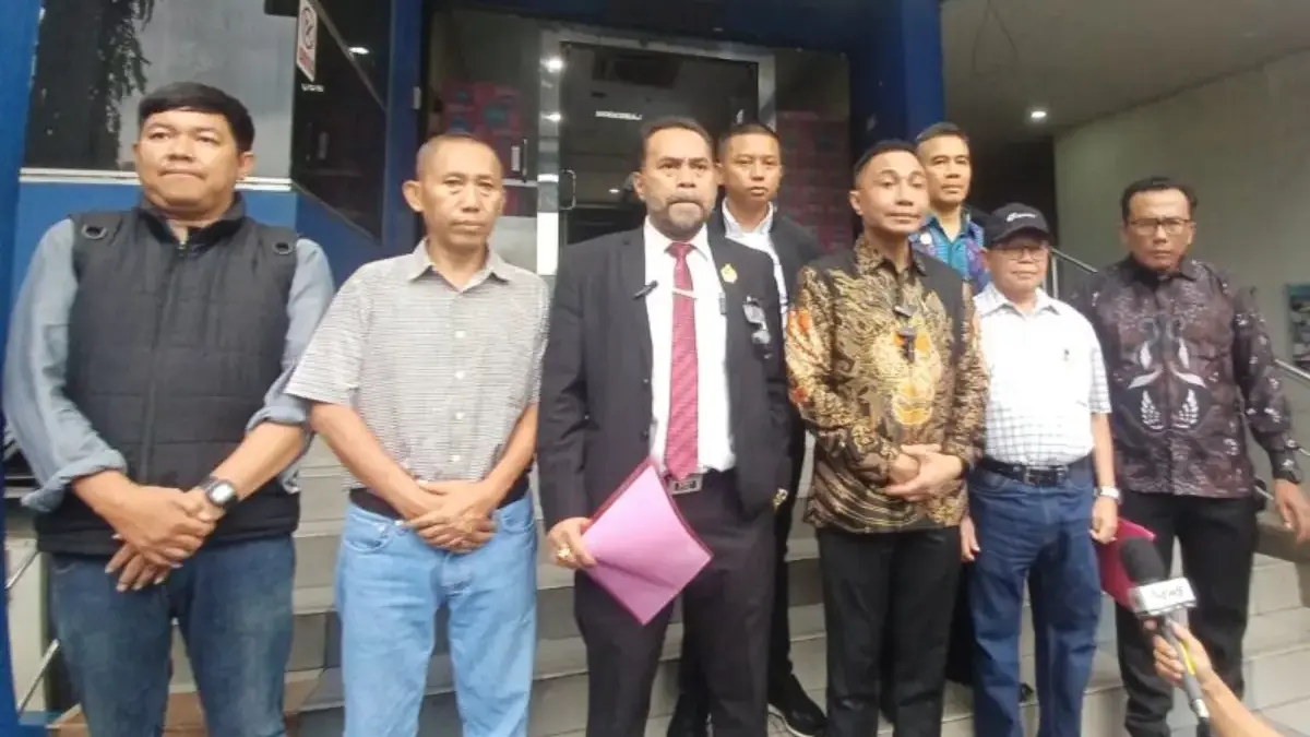 Babak Baru Kasus Kematian Ermanto Usman, Pihak Keluarga Lapor Dugaan Pembunuhan Berencana Keluarga korban Ermanto Usman bersama tim hukum mendatangi Polda Metro Jaya untuk menuntut kembali melakukan p