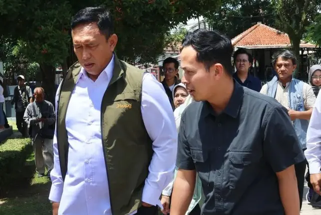 Bulog Buka Suara Terkait Beredar Pemberitaan Berpotensi Menyesatkan Publik Soal Dirut Bulog Jadi KaBais TNI Direktur Utama Perum Bulog Ahmad Rizal Ramdhani (kiri), Head of Public Relations Perum Bulog Tomi Wijaya (kana
