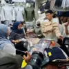 Menteri Keuangan Purbaya Yudhi Sadewa saat melakukan peninjauan langsung di Pasar Tanah Abang, Jakarta, Senin