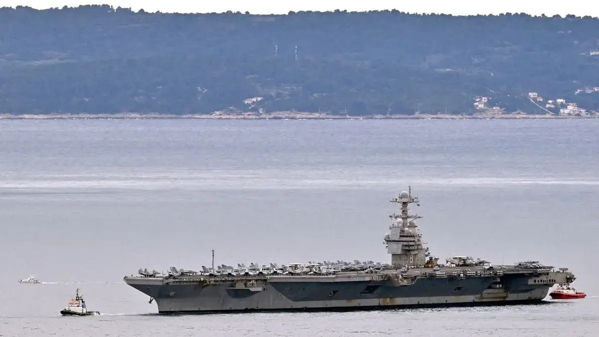 Usai Kebakaran Kapal Induk Terbesar Dunia Milik Amerika Serikat USS Gerald R Ford Tiba di Kroasia Kapal induk terbesar dunia milik Amerika Serikat, USS Gerald R Ford, tiba di Kota Split, Kroasia, untuk kunjun