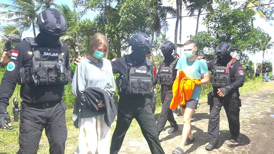 Dua WN Rusia itu adalah seorang laki-laki berinisial TS (34) dan seorang perempuan berinisial NT (29).