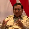 Presiden Prabowo dalam sesi tanya jawab bersama jurnalis dan pakar di kediamannya, kawasan Hambalang, Bogor, K