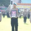 Kapolda NTB Irjen Edy Murbowo saat melakukan upacara PTDH untuk Kompol Yogi, Kamis (5/3/2026). (Humas Polda N
