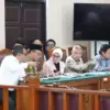 Ramai sidang penetapan Gus Yaqut jadi tersangka diwarnai perdebatan dua belah pihak di persidangan.